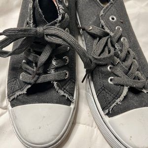 Maurice’s size 10 sneakers